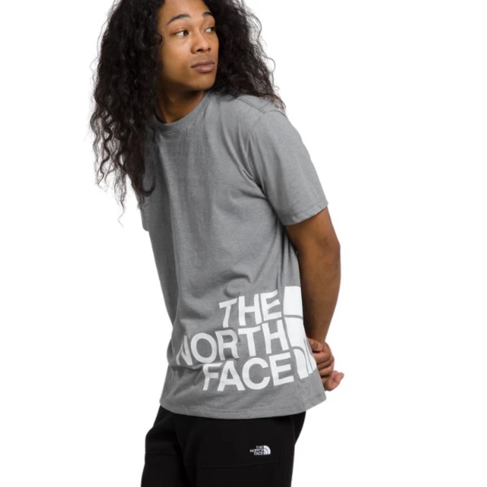 The North Face • Brand Proud T-Shirt • Grey Men’s Medium Standard Fit NWT 👕✨ - Picture 2 of 5
